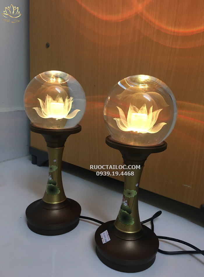 lotus lamp to worship Buddha