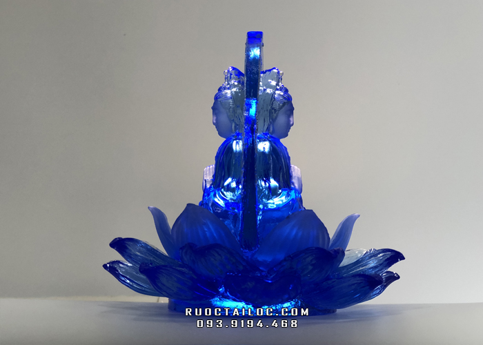 Gia chủ mệnh mộc tương sinh cùng màu xanh nước nên chọn các mẫu tượng Phật Quan Âm màu xanh dương
