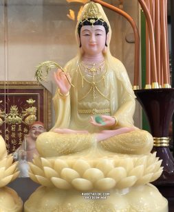 tượng phật bà quan âm đẹp bằng bột đá thạch anh sen nở