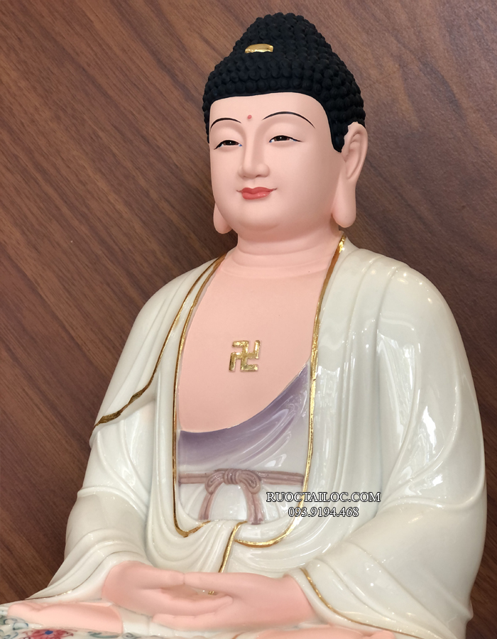 Tượng có diện đẹp, trang nghiêm, thể hiện được các vẻ đẹp và tướng tốt của Đức Phật