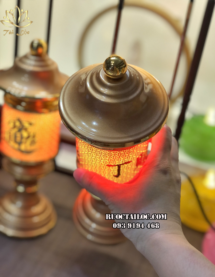 Cặp đèn thờ pha lê chữ Bảo nắp ô đẹp nhất tại hcm