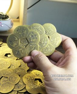 Đồng tiền phong thủy mai hoa chiêu tài may mắn