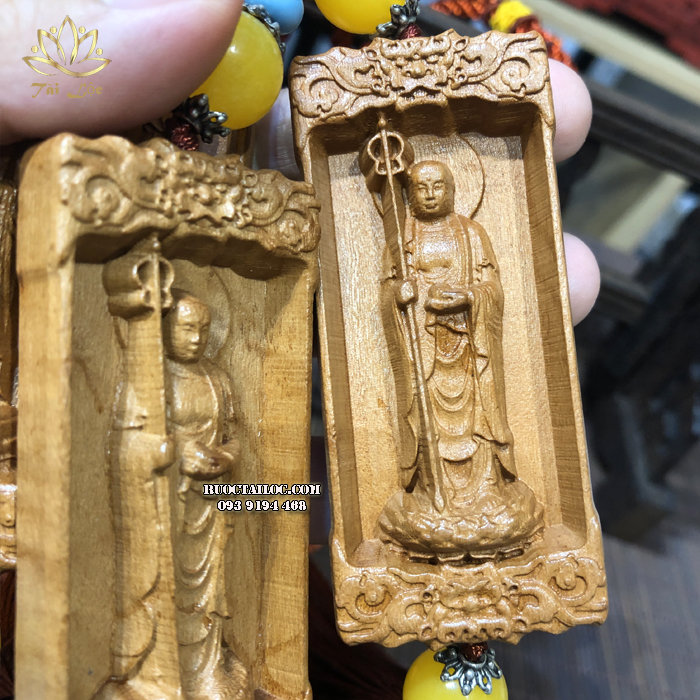 Dây treo điêu khắc gỗ hình Địa Tạng Vương Bồ Tát hạt hổ phách vàng