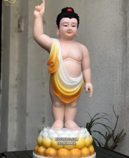 Tượng Phật Đản Sanh bằng bột đá áo vàng trắng đế sen tròn