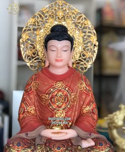 Tượng Phật Thích Ca áo gấm đỏ hào quang vàng