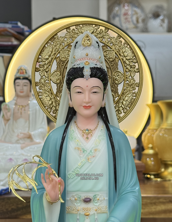 Tượng Quan Âm đứng tòa sen hồng bằng bột đá vẽ gấm cao cấp