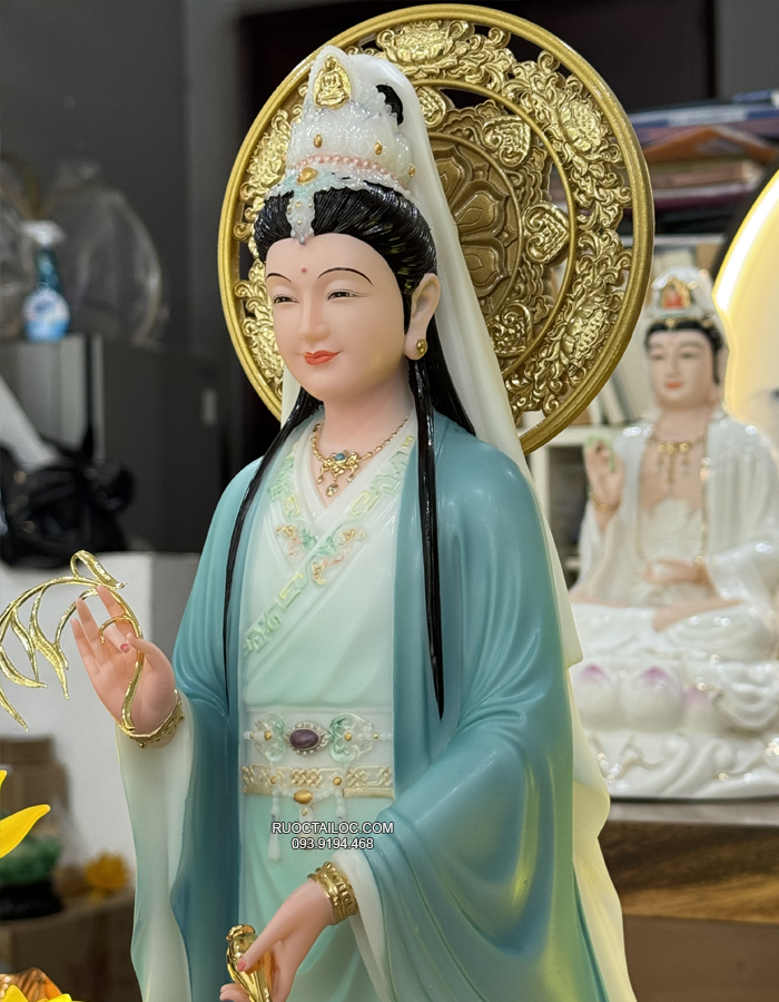Tượng Quan Âm đứng tòa sen hồng bằng bột đá vẽ gấm cao cấp