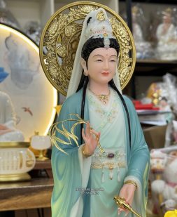 Tượng Quan Âm đứng tòa sen hồng bằng bột đá vẽ gấm cao cấp