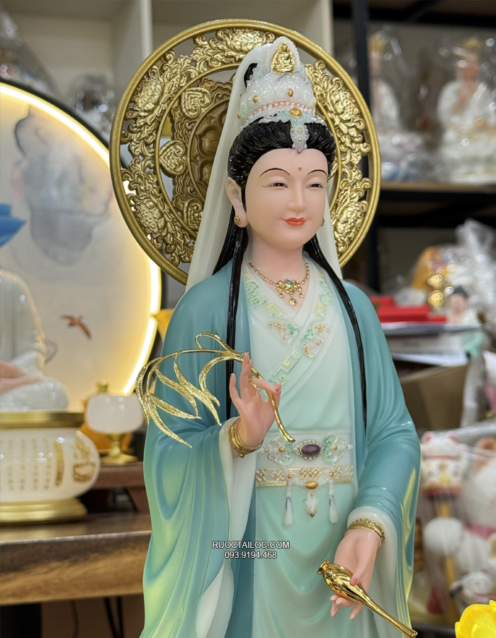 Tượng Quan Âm đứng tòa sen hồng bằng bột đá vẽ gấm cao cấp