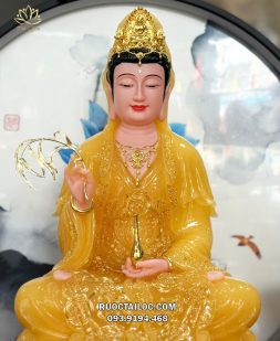Tượng Quan Âm Bồ Tát áo rũ viền vàng bằng bột đá thạch anh