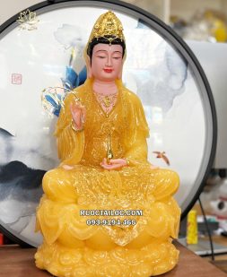 Tượng Quan Âm Bồ Tát áo rũ viền vàng bằng bột đá thạch anh