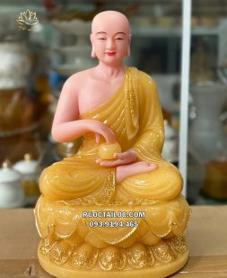 Tượng Thánh Tăng Sivali áo rũ viền vàng bằng thạch anh