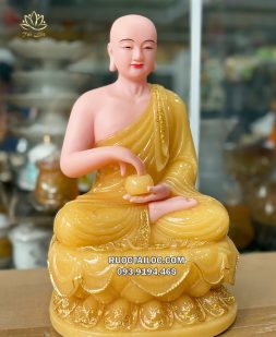 Tượng Thánh Tăng Sivali áo rũ viền vàng bằng thạch anh
