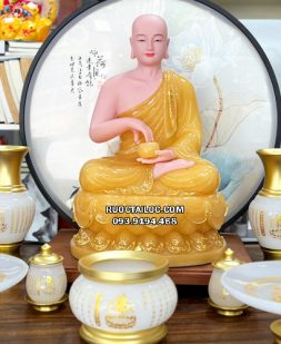 Tượng Thánh Tăng Sivali áo rũ viền vàng bằng thạch anh