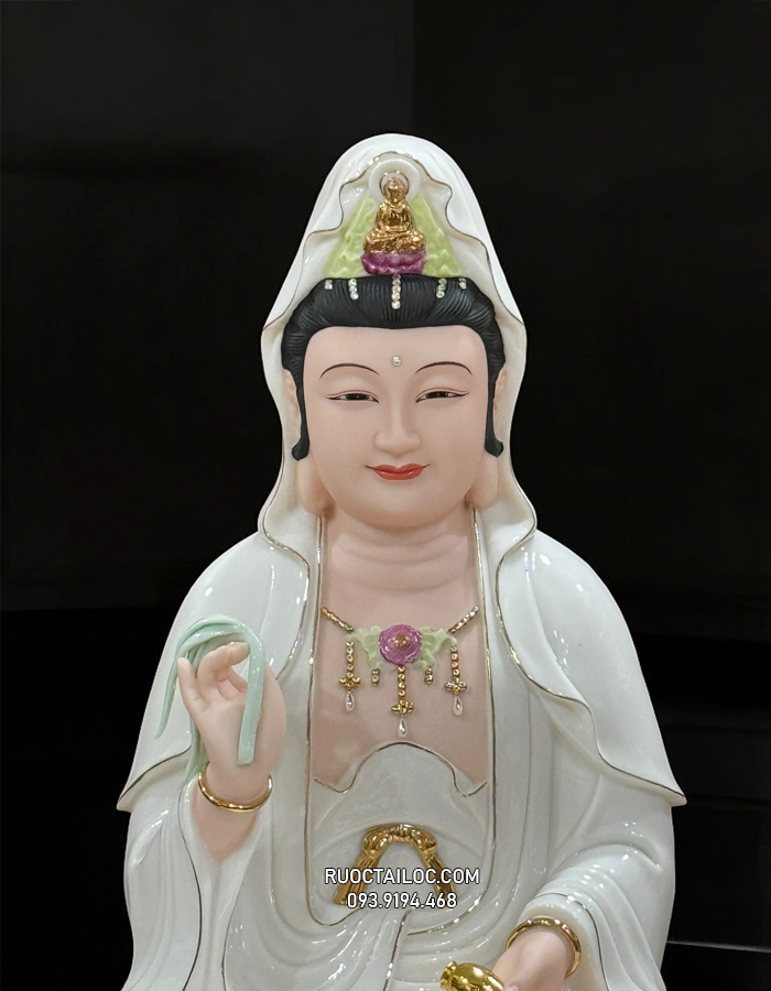 tượng Phật Quan Âm bằng sứ trắng sen hồng đế non nước đẹp nhiều kích thước
