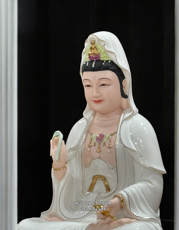tượng Phật Quan Âm bằng sứ trắng sen hồng đế non nước đẹp nhiều kích thước