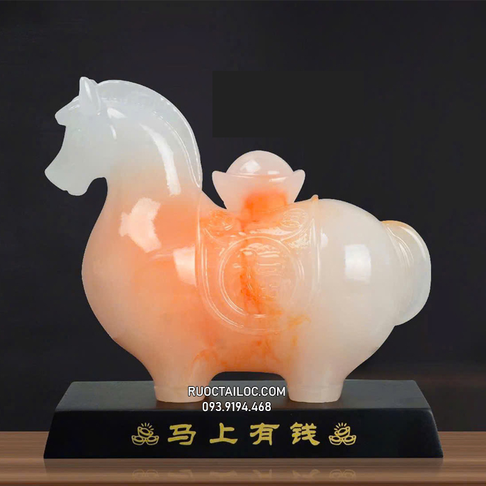 Tượng Thượng Mã Phát Tài màu cẩm thạch đẹp