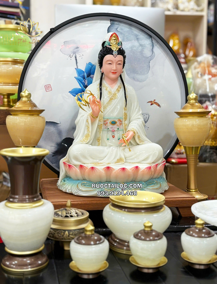 Tượng Quan Âm Bồ Tát áo trắng viền vàng đế sen hồng