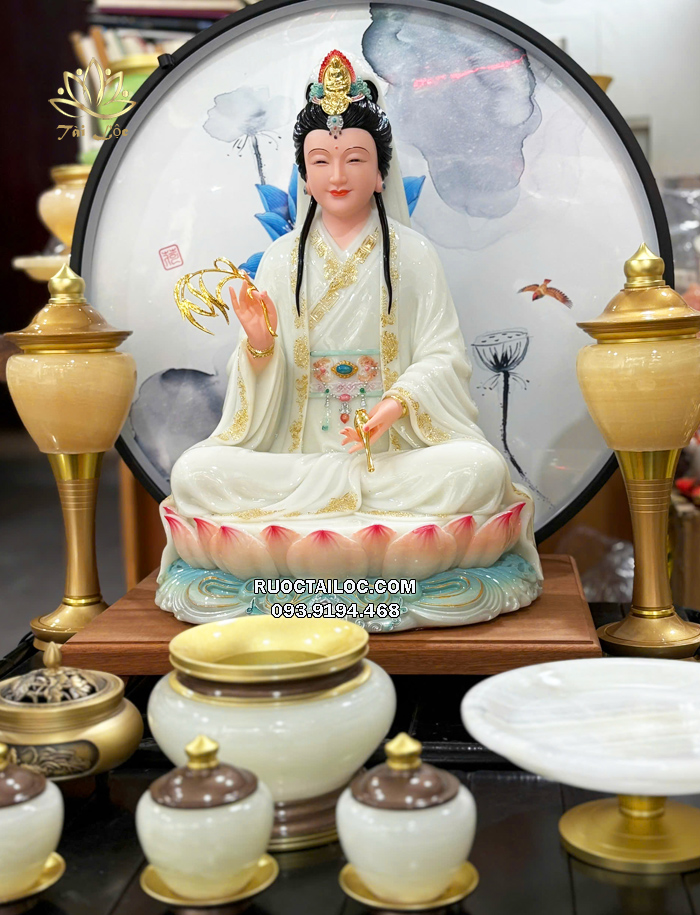 Tượng Quan Âm Bồ Tát áo trắng viền vàng đế sen hồng