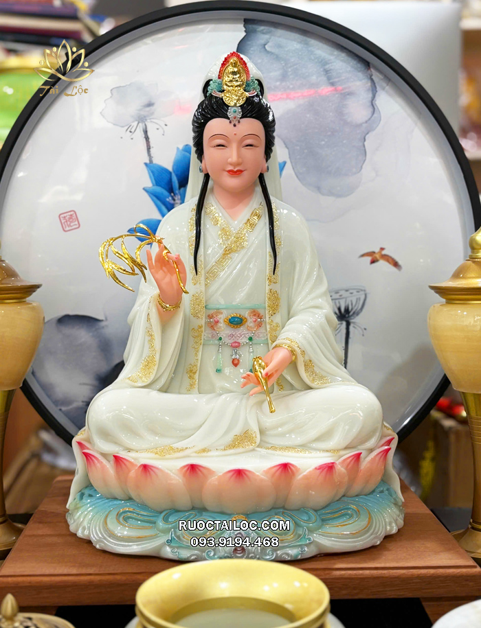Tượng Quan Âm Bồ Tát áo trắng viền vàng đế sen hồng