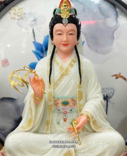 Tượng Quan Âm Bồ Tát áo trắng viền vàng đế sen hồng
