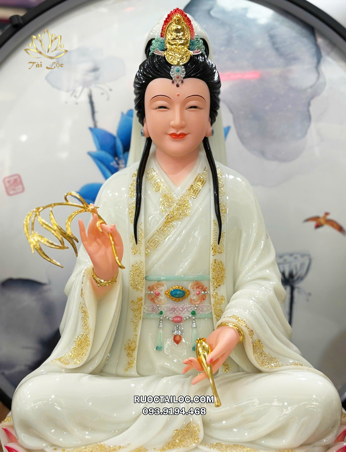 Tượng Quan Âm Bồ Tát áo trắng viền vàng đế sen hồng