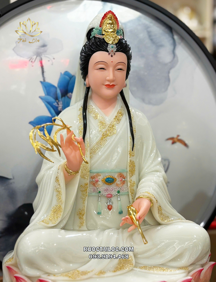 Tượng Quan Âm Bồ Tát áo trắng viền vàng đế sen hồng