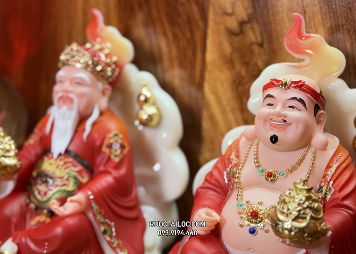 Tượng Ông Địa Thần Tài Đá Đỏ vân phong vẽ gấm đẹp