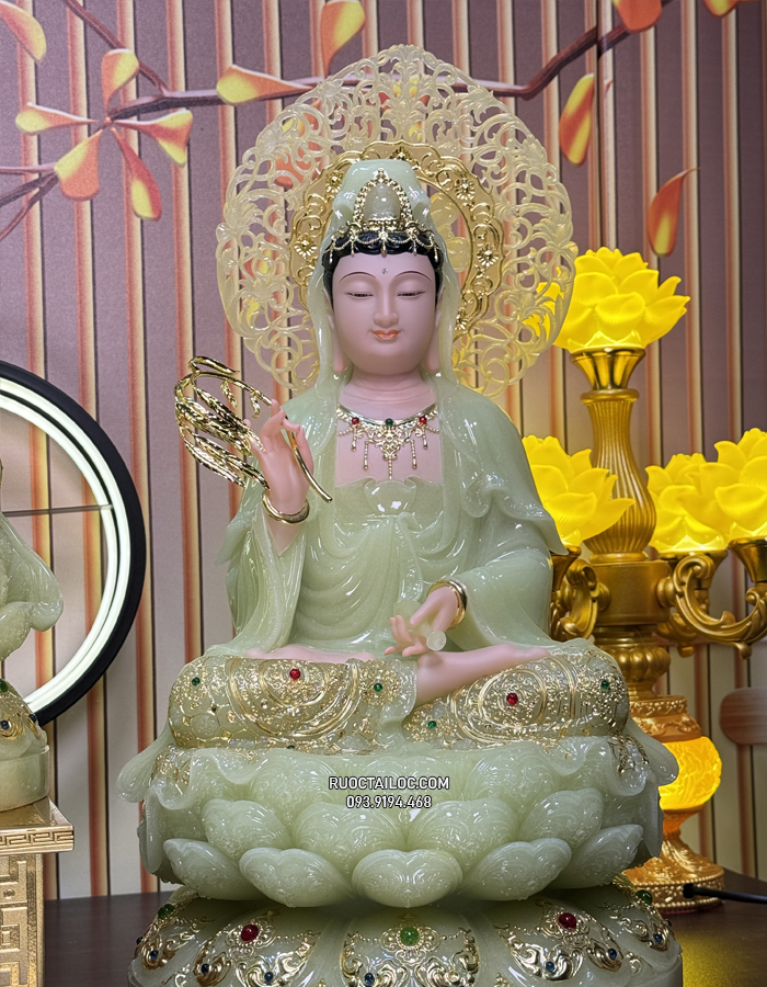 Tượng Phật Quan Âm thạch ngọc có hào quang nhỏ