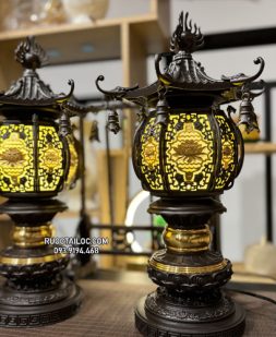 Cặp đèn thờ cúng mái chùa thân cổ đẹp