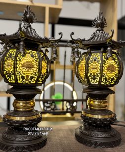 Cặp đèn thờ cúng mái chùa thân cổ đẹp