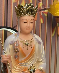 tượng địa tạng bồ tát bằng bột đá vẽ gấm phủ bóng hoa văn đẹp