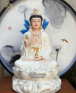 Tượng Quan Âm Bồ Tát đế sen đắp nổi sứ trắng