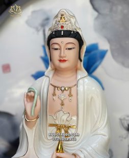 Tượng Quan Âm Bồ Tát đế sen đắp nổi sứ trắng