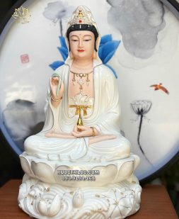 Tượng Quan Âm Bồ Tát đế sen đắp nổi sứ trắng