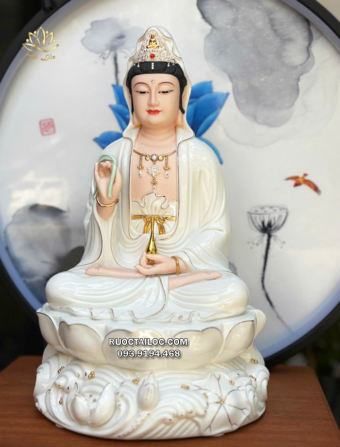 Tượng Quan Âm Bồ Tát đế sen đắp nổi sứ trắng