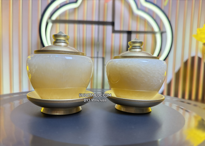 chum nước có nắp thờ cúng bằng đá tự nhiên vàng ngọc đẹp