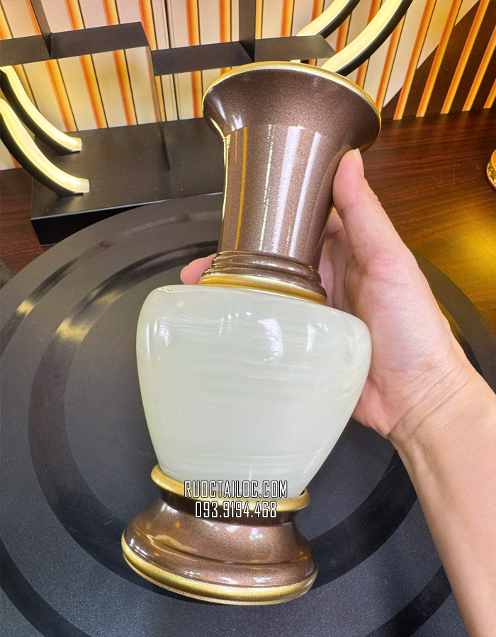 bình bông trang trí bàn thờ Phật bằng đá tự nhiên trắng xanh đẹp