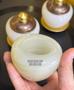 chum có nắp bằng đá tự nhiên trắng xanh đẹp