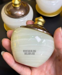 chum có nắp bằng đá tự nhiên trắng xanh đẹp