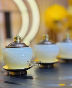 chum có nắp bằng đá tự nhiên trắng xanh đẹp