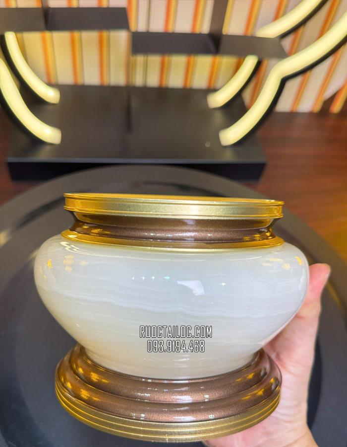 lư hương thờ cúng bằng đá tự nhiên trắng xanh đẹp