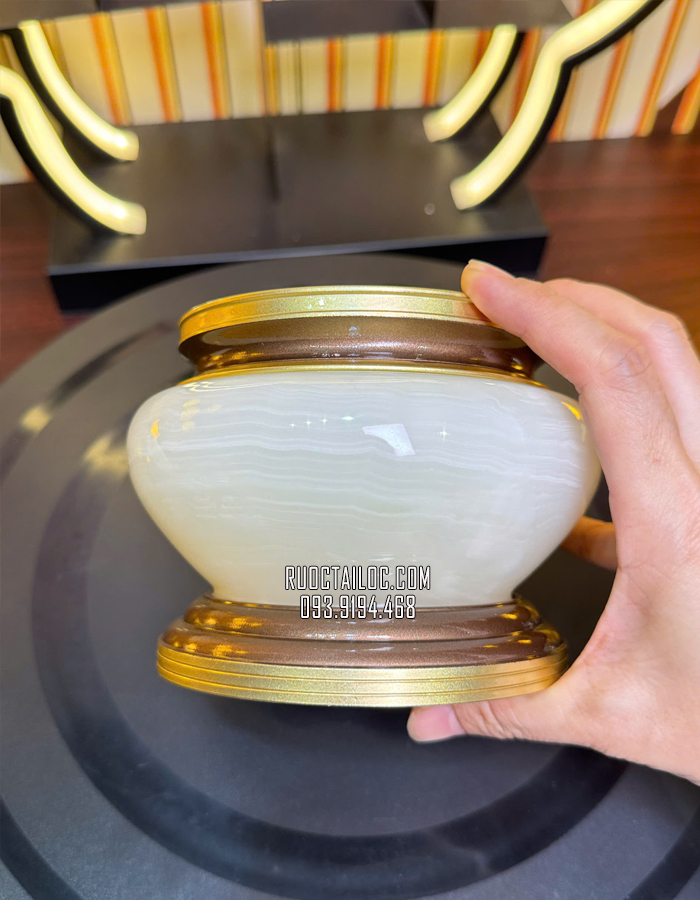 lư hương thờ cúng bằng đá tự nhiên trắng xanh đẹp