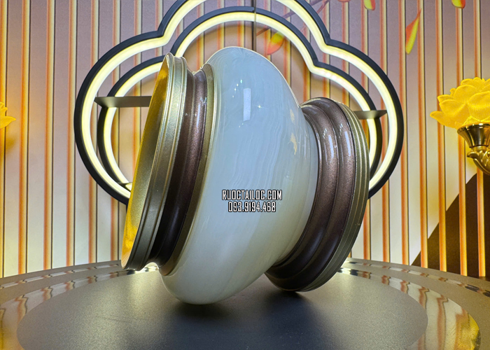 lư hương thờ cúng bằng đá tự nhiên trắng xanh đẹp