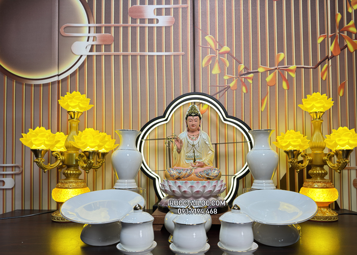 Tượng Quan Âm Bồ Tát bằng composite gấm vàng sen nở đẹp