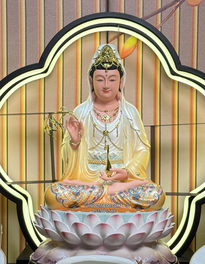Tượng Quan Âm Bồ Tát bằng composite gấm vàng sen nở đẹp