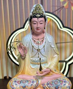 Tượng Quan Âm Bồ Tát bằng composite gấm vàng sen nở đẹp