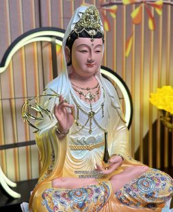 Tượng Quan Âm Bồ Tát bằng composite gấm vàng sen nở đẹp