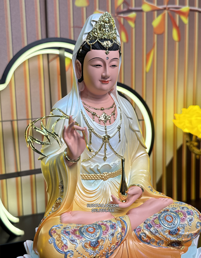 Tượng Quan Âm Bồ Tát bằng composite gấm vàng sen nở đẹp