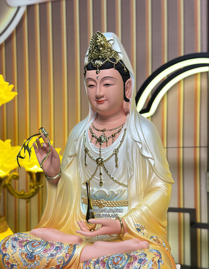 Tượng Quan Âm Bồ Tát bằng composite gấm vàng sen nở đẹp